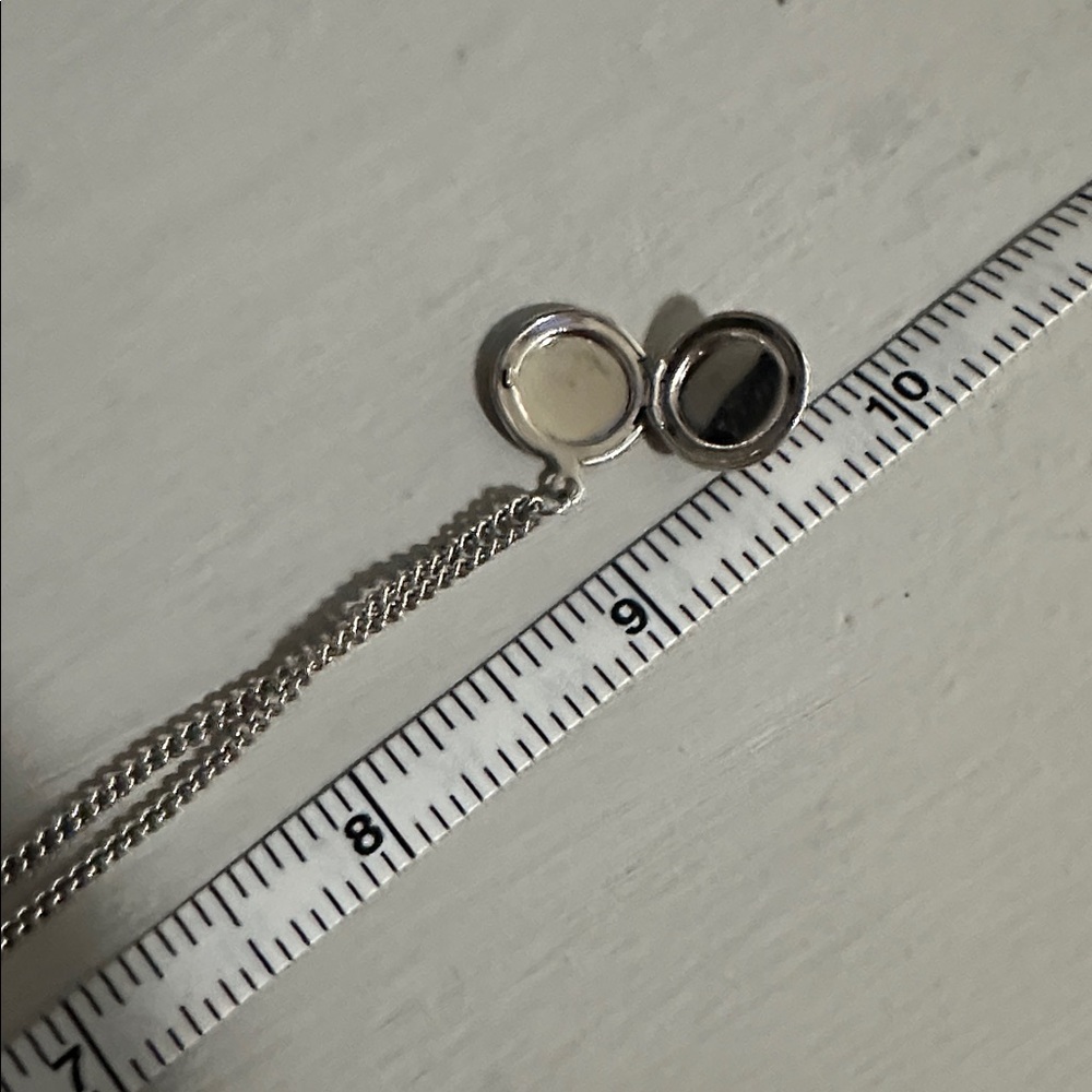 Sarah Coventry Silvertone Locket Necklace - Picture 5 of 5